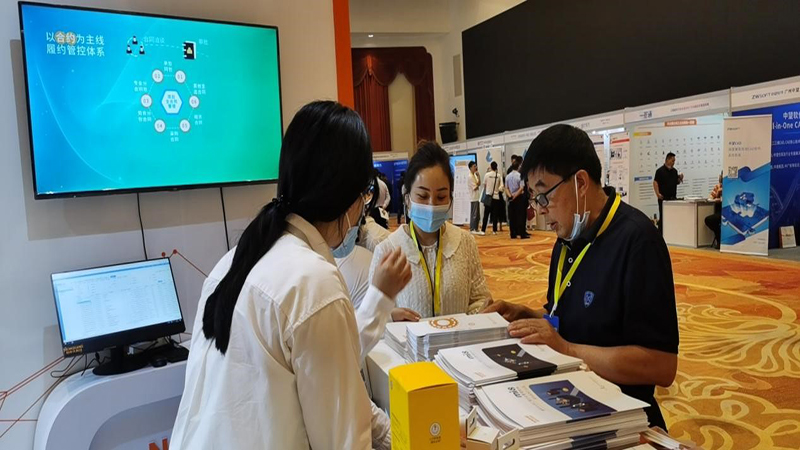 管理藝術和研發中心